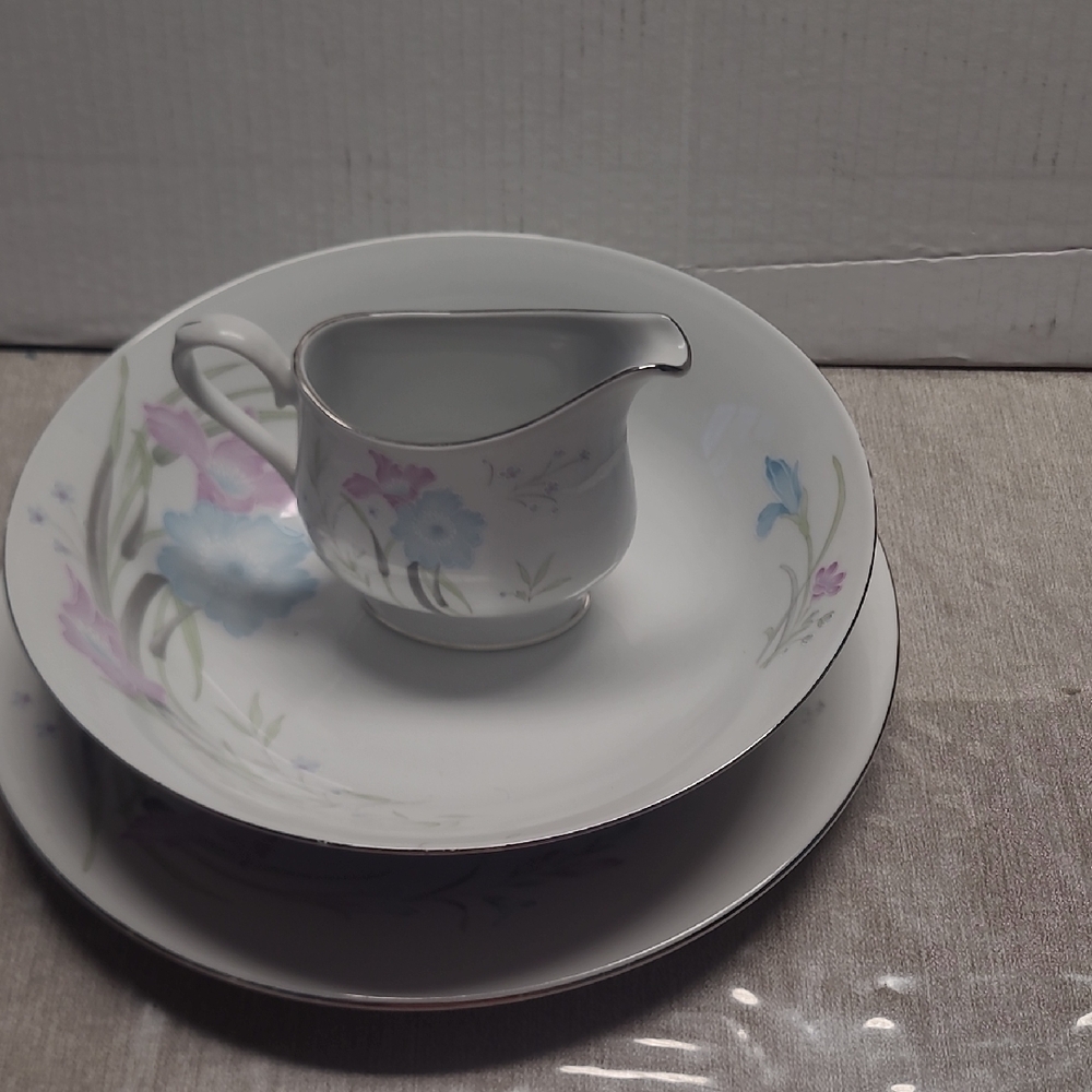 Pagoda Floral Patterned Dinnerware Set
